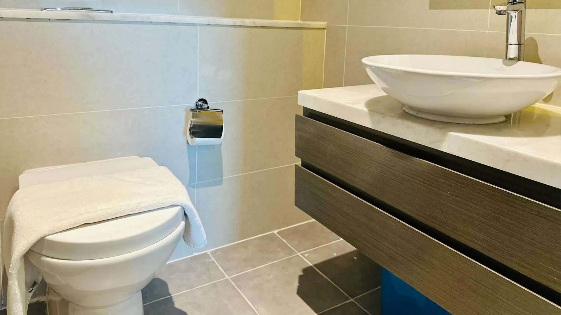 Vserve Stylish Suite 1 Bedroom With Burj Khalifa And Canal View Dubai Apartment
