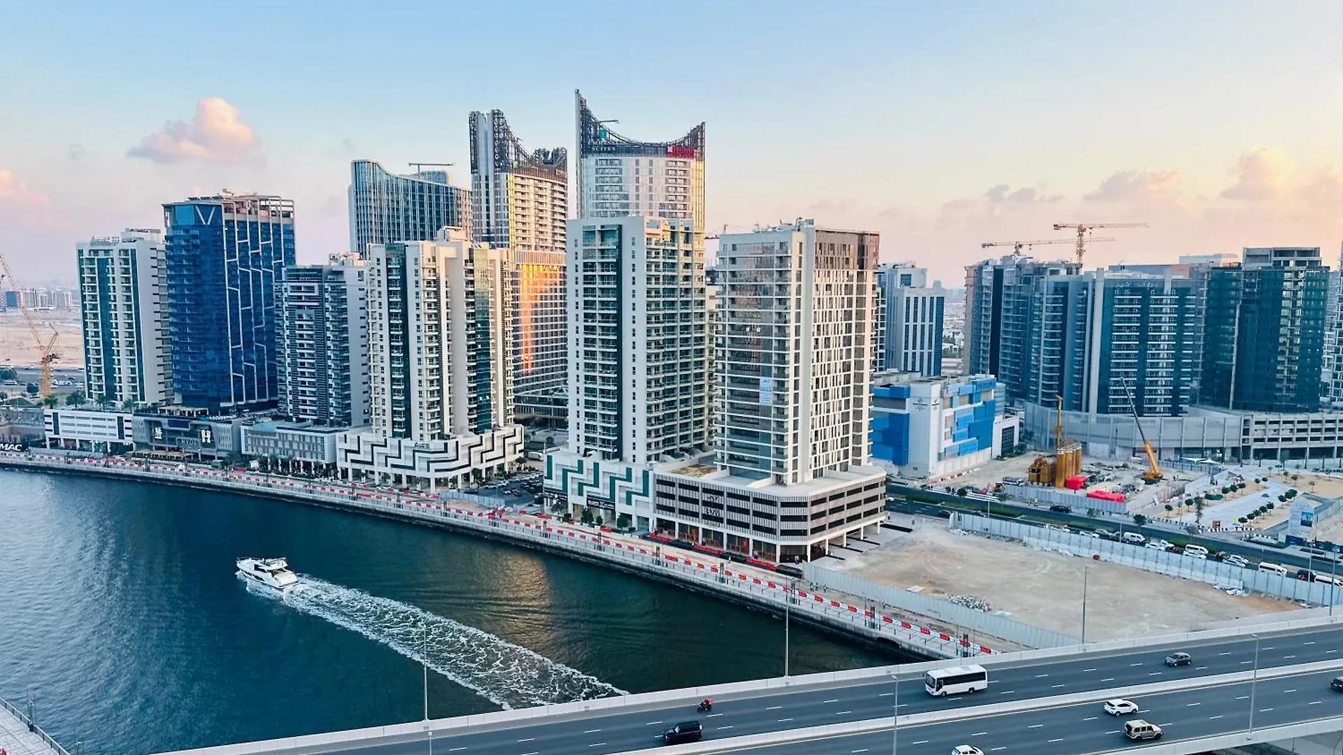Vserve Stylish Suite 1 Bedroom With Burj Khalifa And Canal View Dubai 0*,  United Arab Emirates