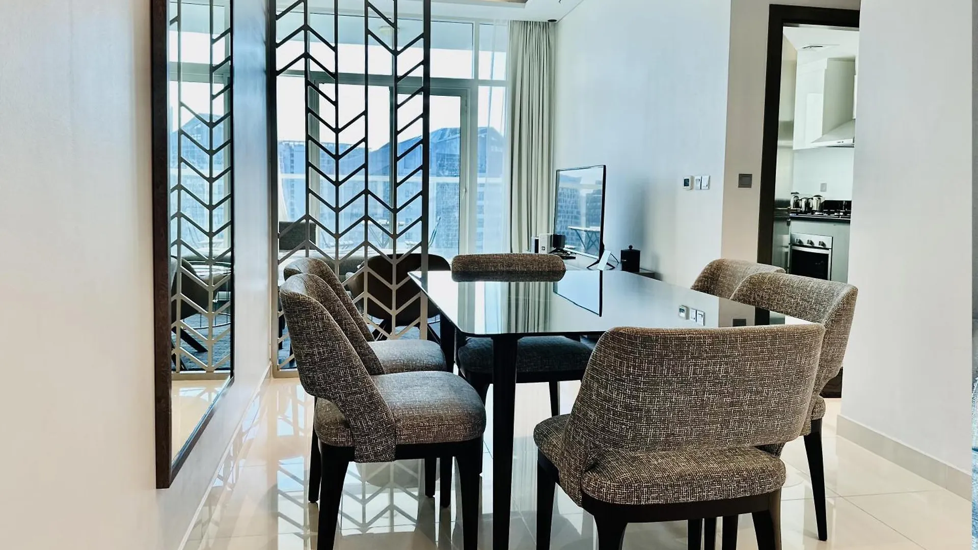 Vserve Stylish Suite 1 Bedroom With Burj Khalifa And Canal View Dubai Apartment
