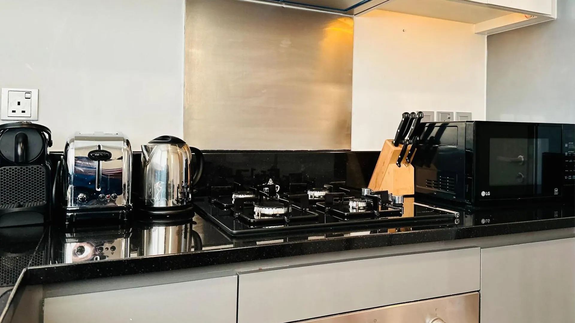 Apartment Vserve Stylish Suite 1 Bedroom With Burj Khalifa And Canal View Dubai