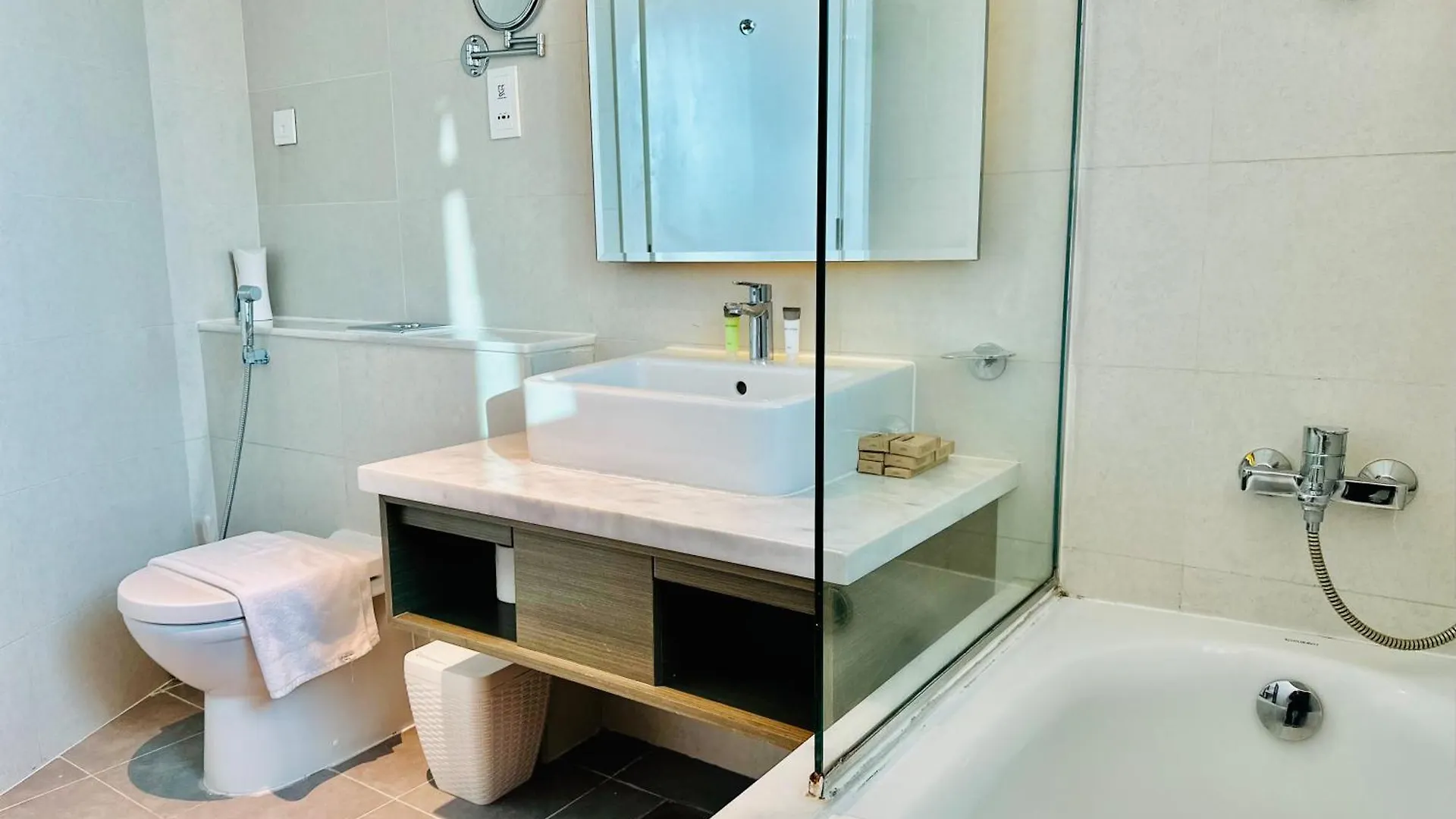 Vserve Stylish Suite 1 Bedroom With Burj Khalifa And Canal View Dubai United Arab Emirates